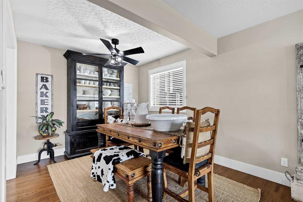 9111 Fairmount Drive Se, Calgary, AB - Indoor Photo Showing Dining Room