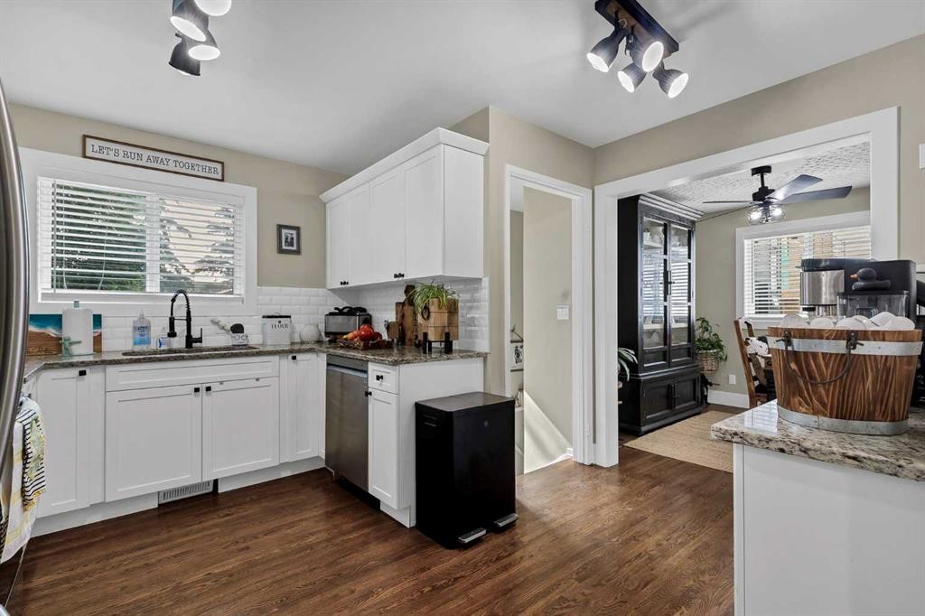 9111 Fairmount Drive Se, Calgary, AB - Indoor Photo Showing Kitchen