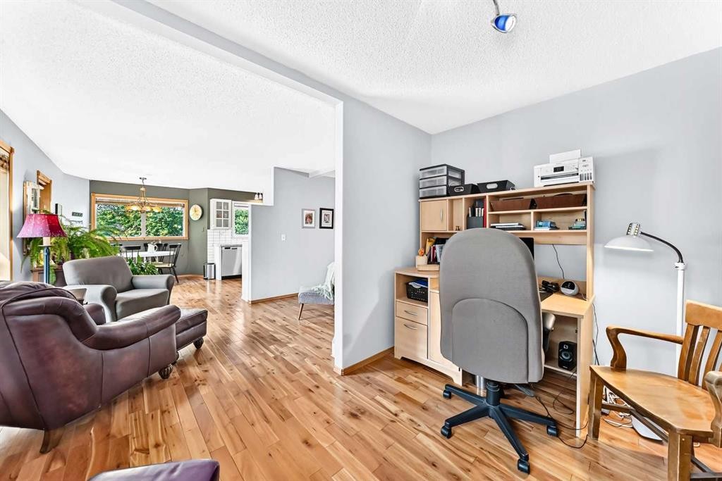 94 Hathaway Lane, Lacombe, AB - Indoor