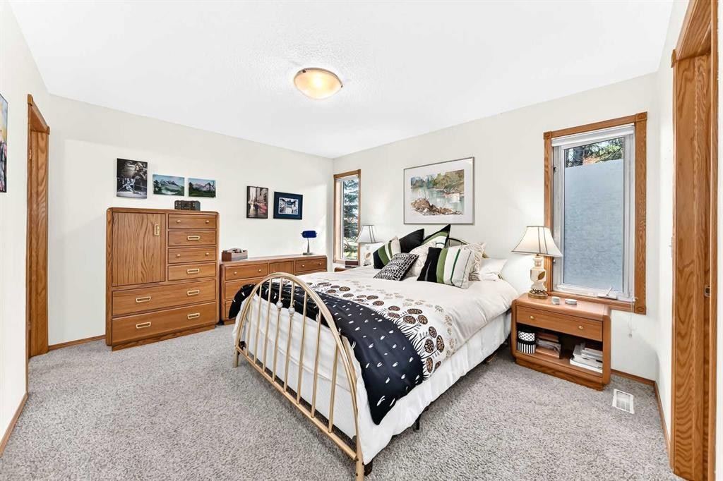 94 Hathaway Lane, Lacombe, AB - Indoor Photo Showing Bedroom