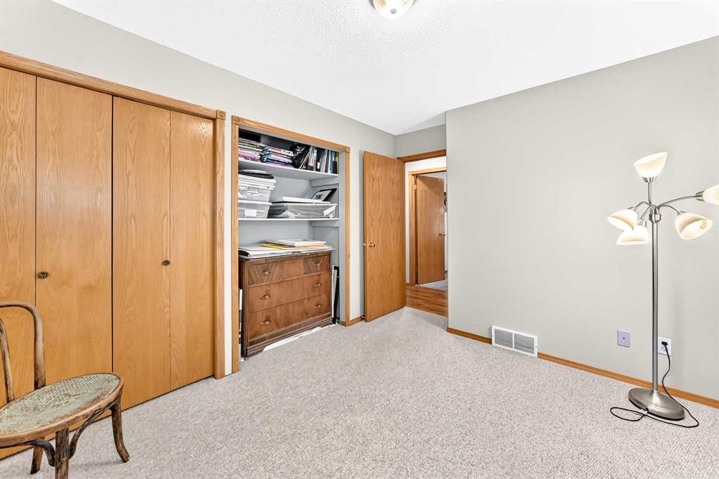 94 Hathaway Lane, Lacombe, AB - Indoor