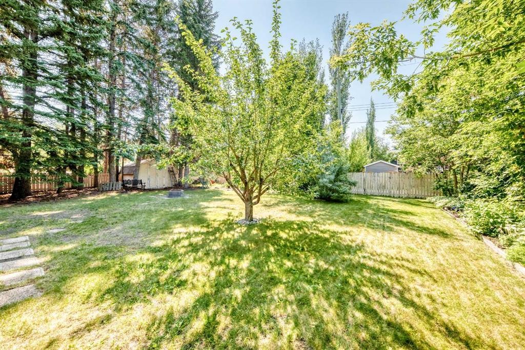 94 Hathaway Lane, Lacombe, AB - Outdoor
