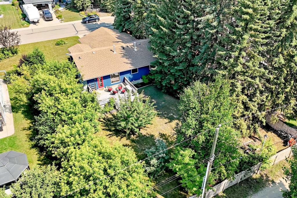 94 Hathaway Lane, Lacombe, AB - Outdoor
