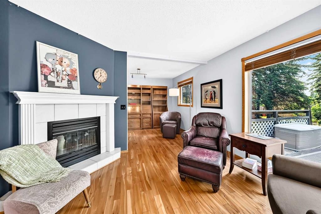94 Hathaway Lane, Lacombe, AB - Indoor Photo Showing Living Room With Fireplace