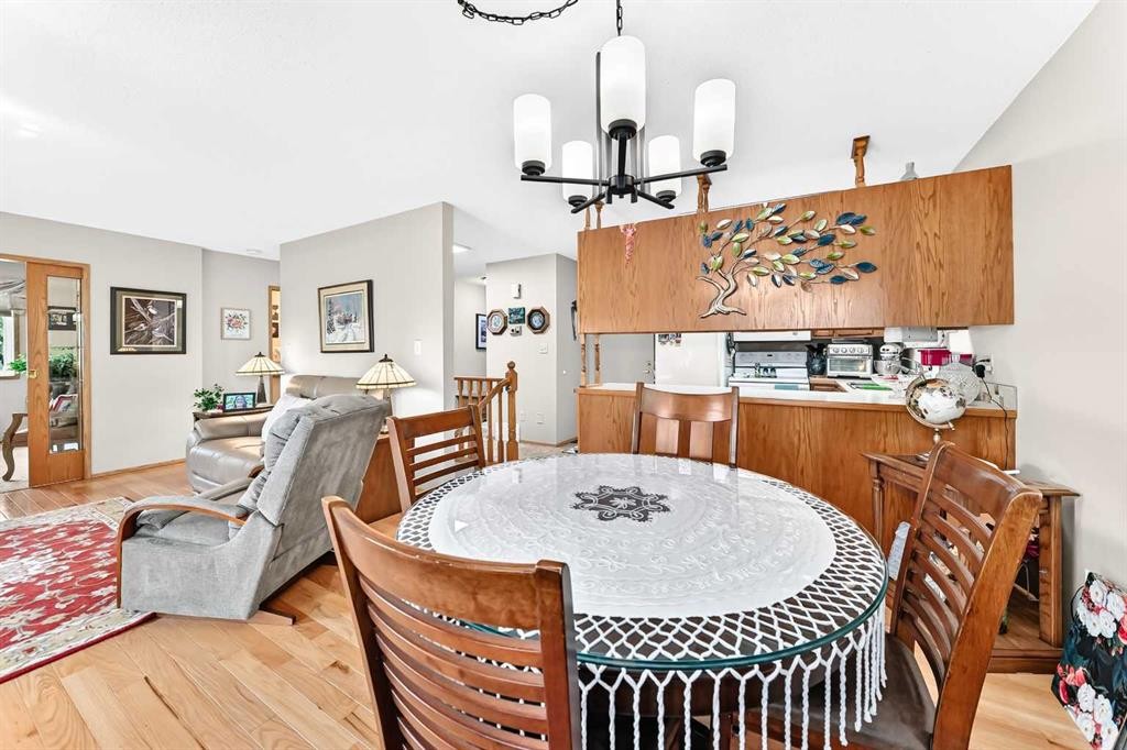 37-2821 Botterill Crescent, Red Deer, AB - Indoor Photo Showing Dining Room