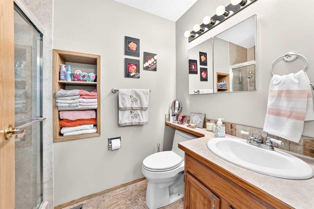 37-2821 Botterill Crescent, Red Deer, AB - Indoor Photo Showing Bathroom