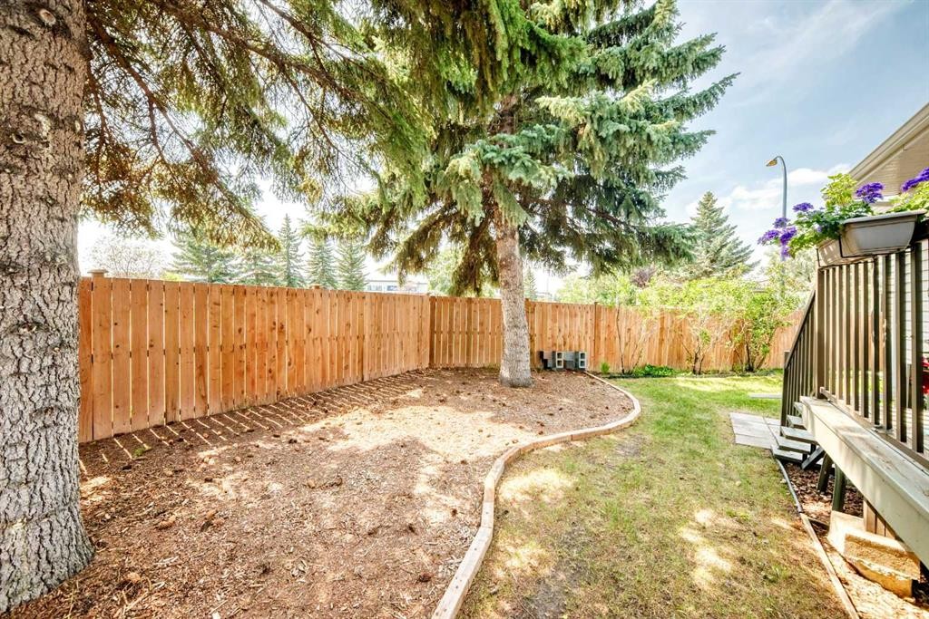 37-2821 Botterill Crescent, Red Deer, AB - Outdoor