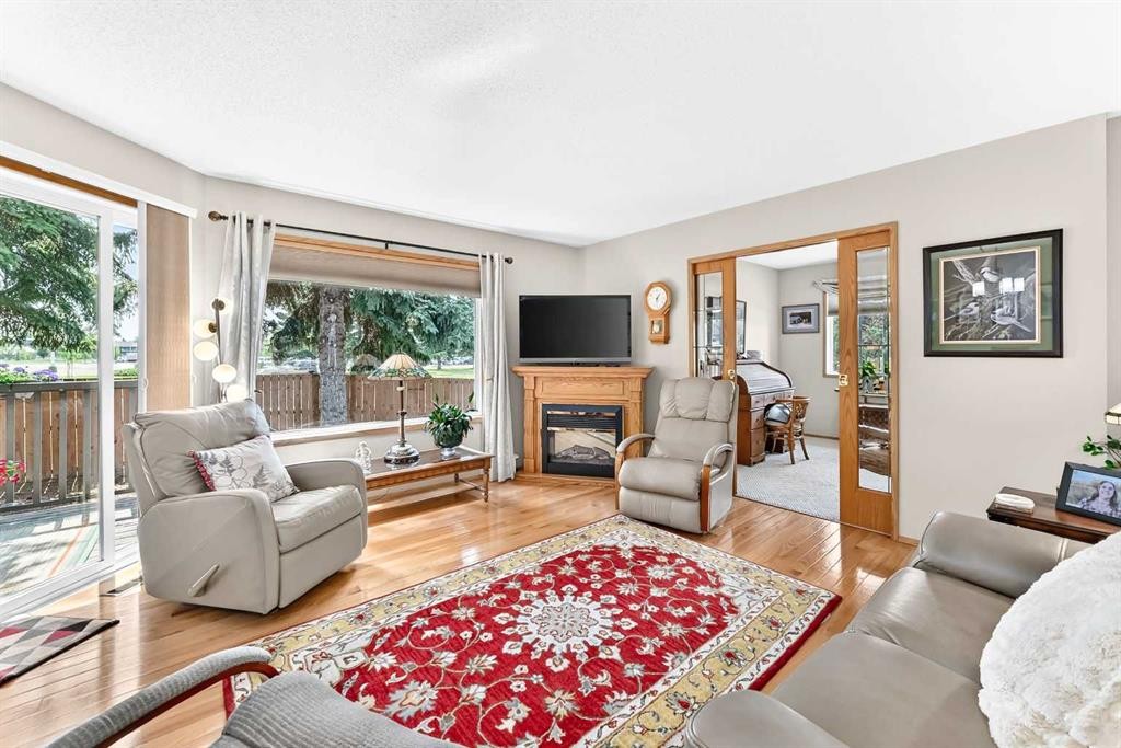 37-2821 Botterill Crescent, Red Deer, AB - Indoor Photo Showing Living Room With Fireplace