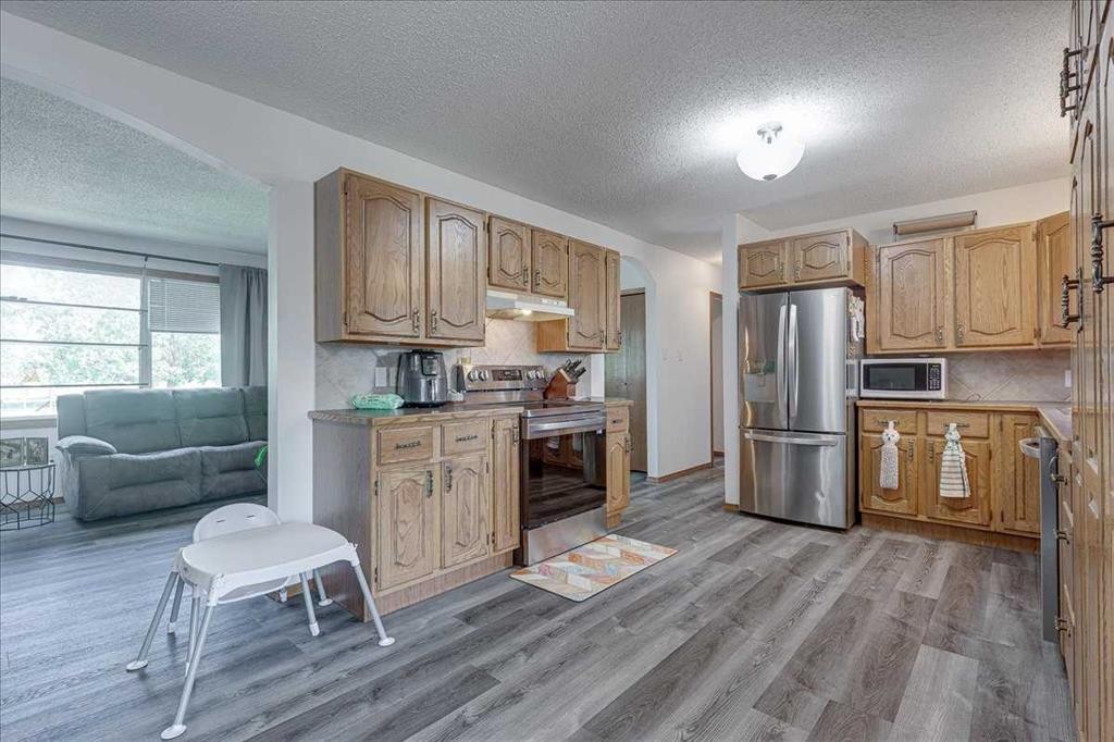 43 Oak Street, Red Deer, AB - Indoor Photo Showing Kitchen