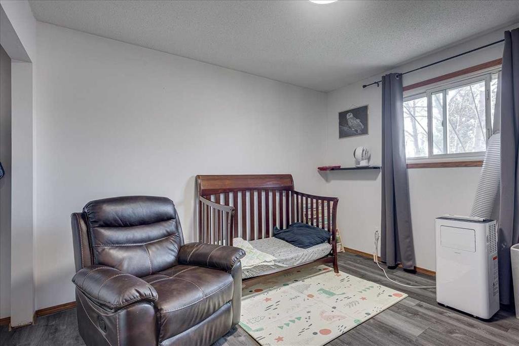 43 Oak Street, Red Deer, AB - Indoor Photo Showing Bedroom