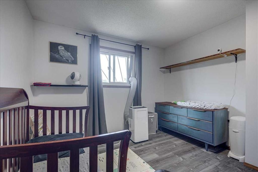 43 Oak Street, Red Deer, AB - Indoor Photo Showing Bedroom