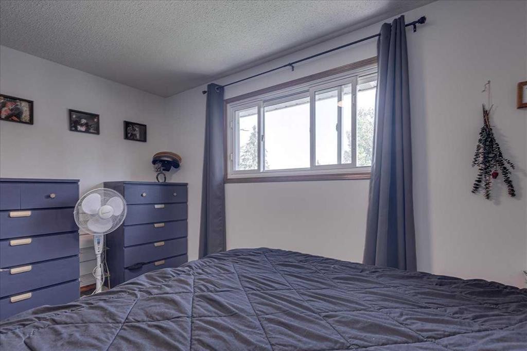 43 Oak Street, Red Deer, AB - Indoor Photo Showing Bedroom