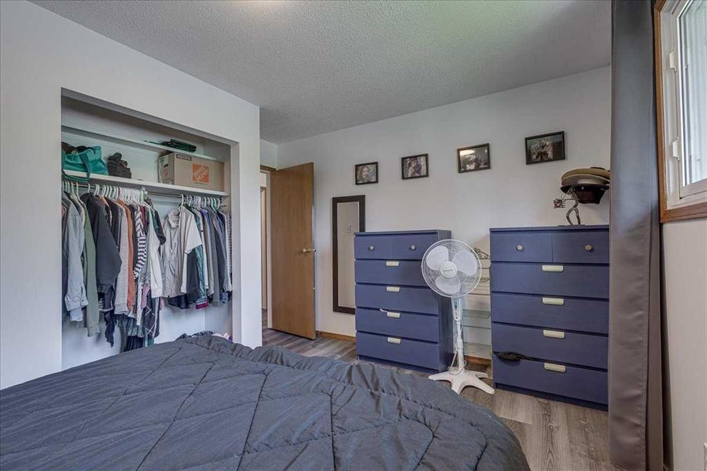 43 Oak Street, Red Deer, AB - Indoor Photo Showing Bedroom