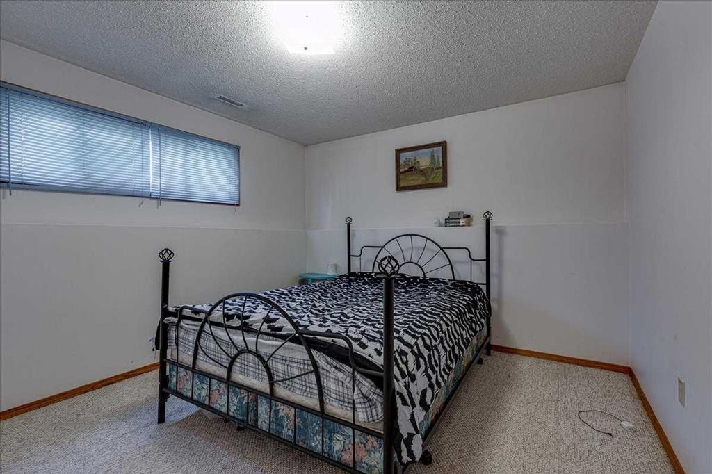 43 Oak Street, Red Deer, AB - Indoor Photo Showing Bedroom