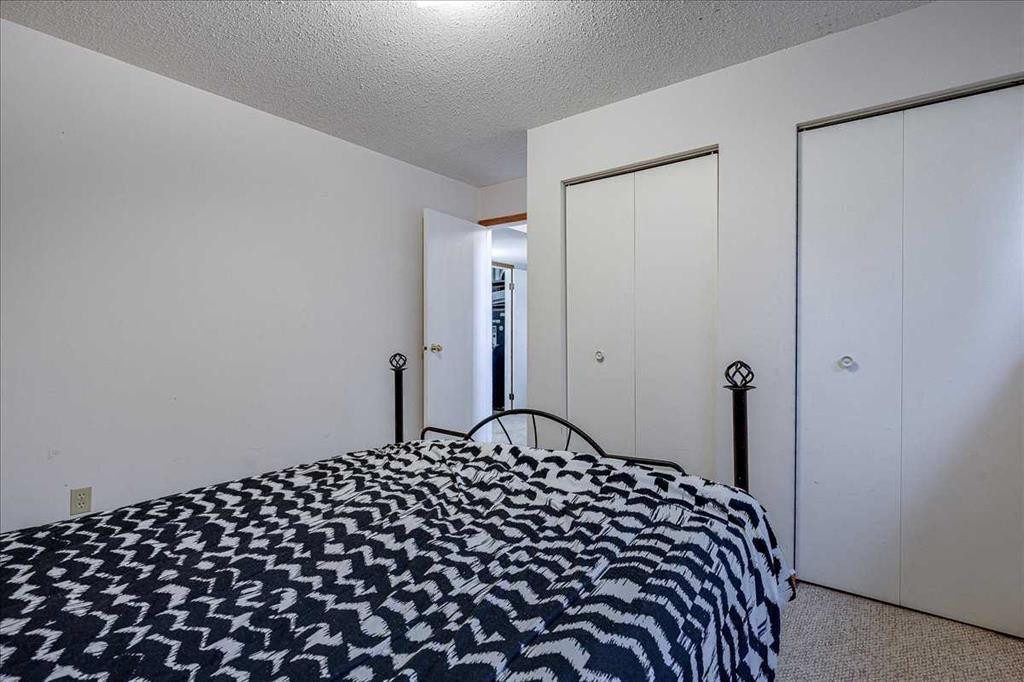 43 Oak Street, Red Deer, AB - Indoor Photo Showing Bedroom