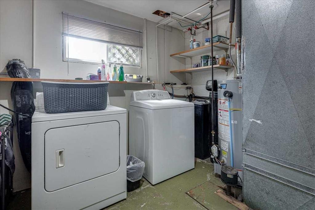 43 Oak Street, Red Deer, AB - Indoor Photo Showing Laundry Room