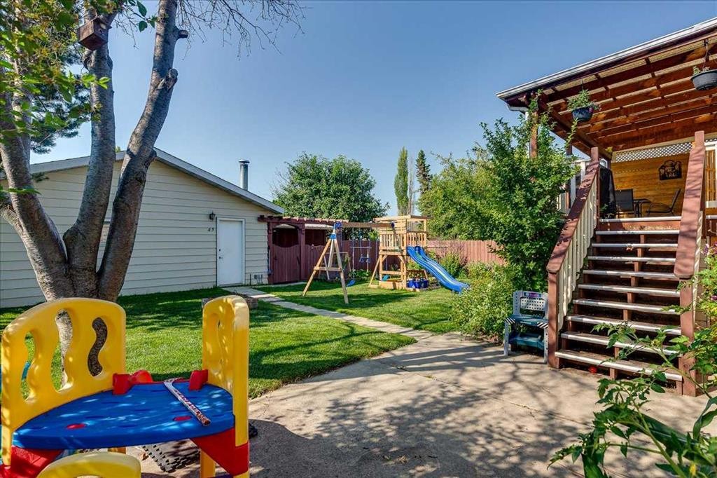 43 Oak Street, Red Deer, AB - Outdoor