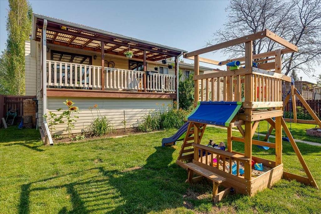 43 Oak Street, Red Deer, AB - Outdoor