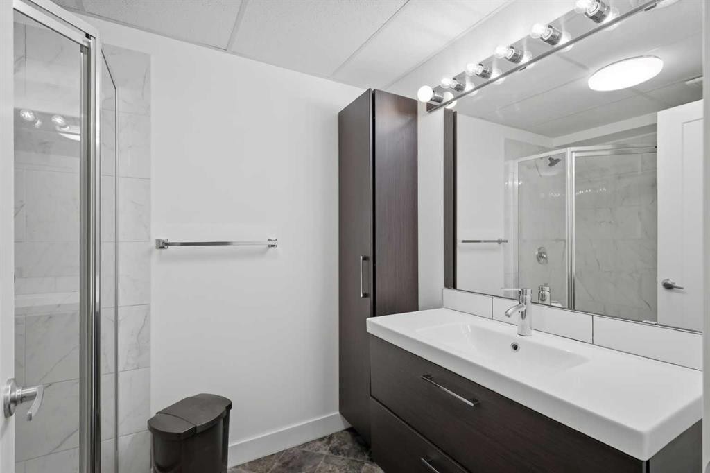 36 Anders Street, Red Deer, AB - Indoor Photo Showing Bathroom