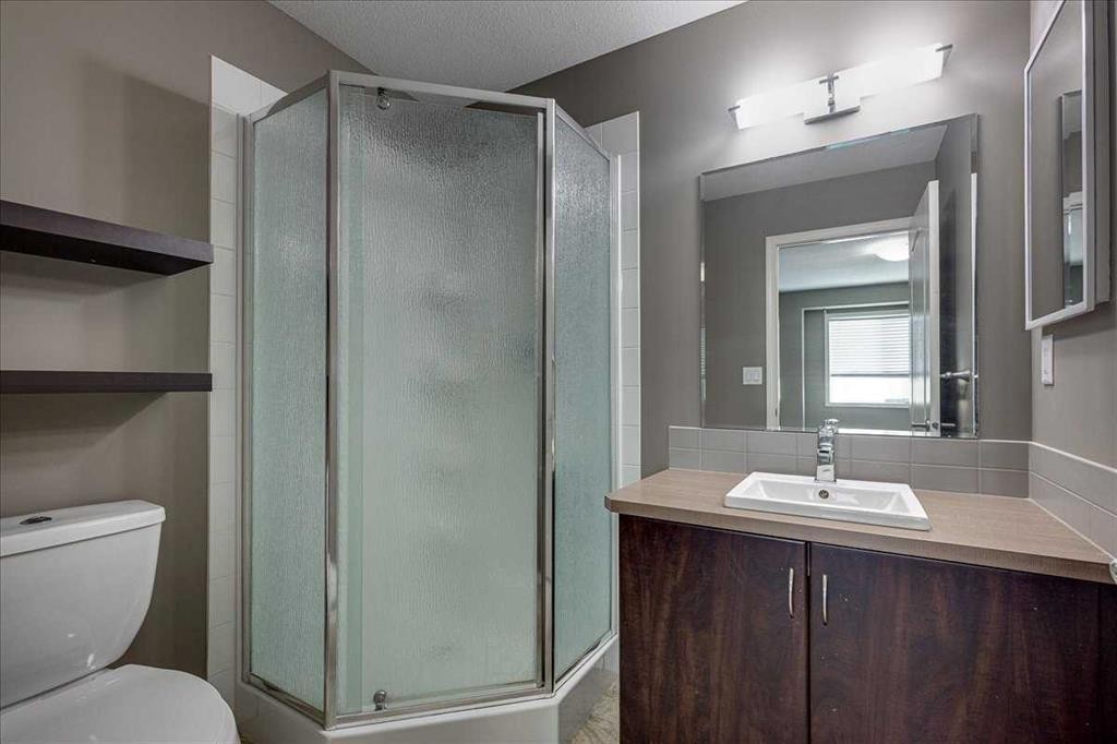 406-30 Carleton Avenue, Red Deer, AB - Indoor Photo Showing Bathroom