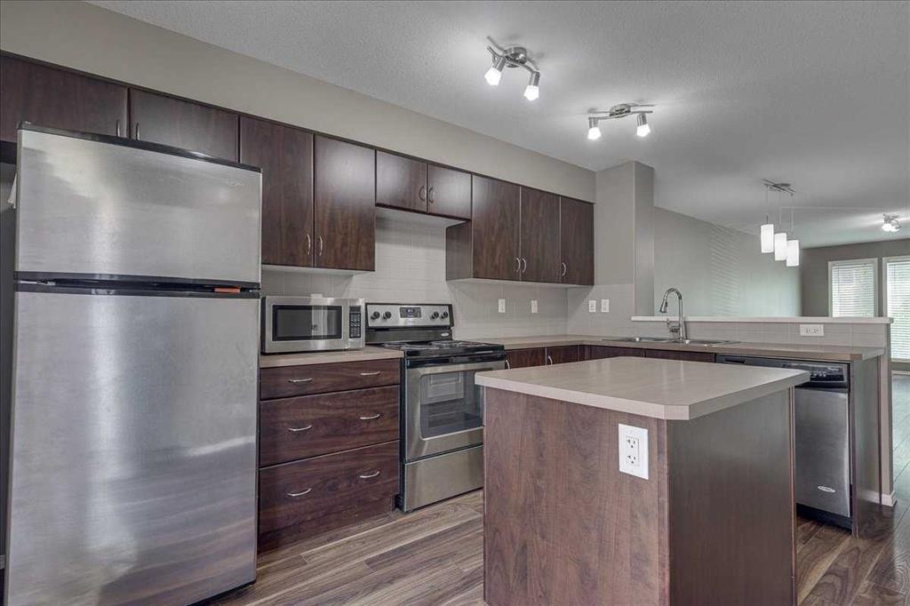 406-30 Carleton Avenue, Red Deer, AB - Indoor Photo Showing Kitchen