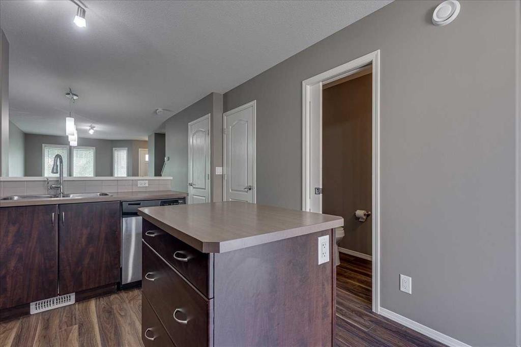 406-30 Carleton Avenue, Red Deer, AB - Indoor Photo Showing Kitchen With Double Sink