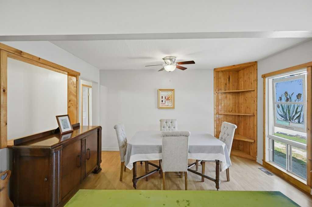 5127 50 A Avenue, Sylvan Lake, AB - Indoor Photo Showing Dining Room