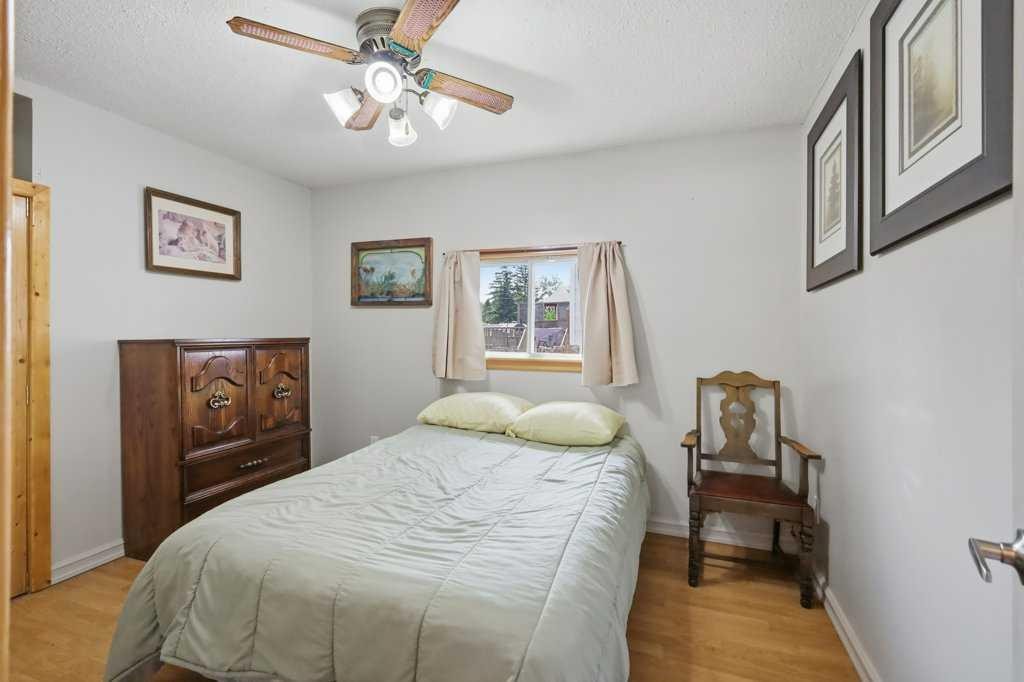 5127 50 A Avenue, Sylvan Lake, AB - Indoor Photo Showing Bedroom