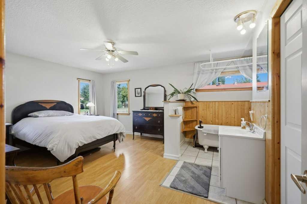 5127 50 A Avenue, Sylvan Lake, AB - Indoor Photo Showing Bedroom