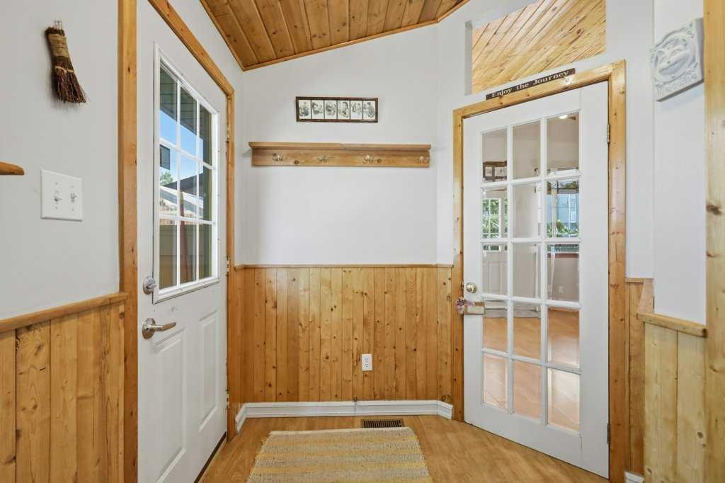 5127 50 A Avenue, Sylvan Lake, AB - Indoor Photo Showing Other Room