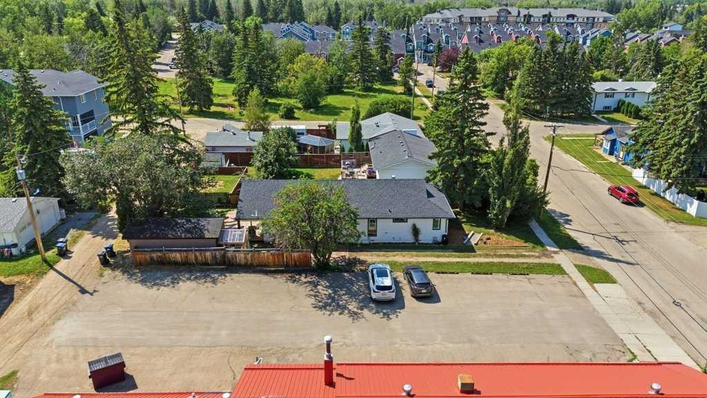 5127 50 A Avenue, Sylvan Lake, AB - Outdoor