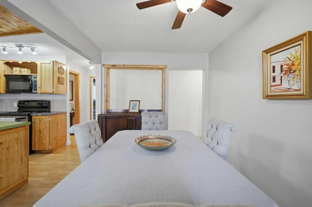 5127 50 A Avenue, Sylvan Lake, AB - Indoor