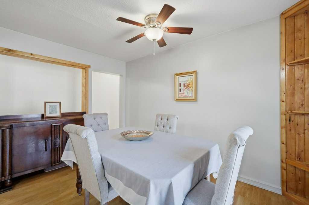 5127 50 A Avenue, Sylvan Lake, AB - Indoor Photo Showing Dining Room