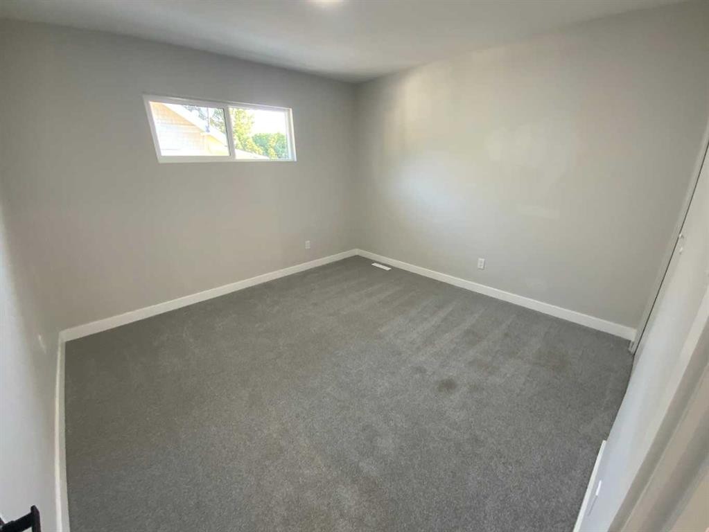 325 Aberdeen Avenue, Carbon, AB - Indoor Photo Showing Other Room