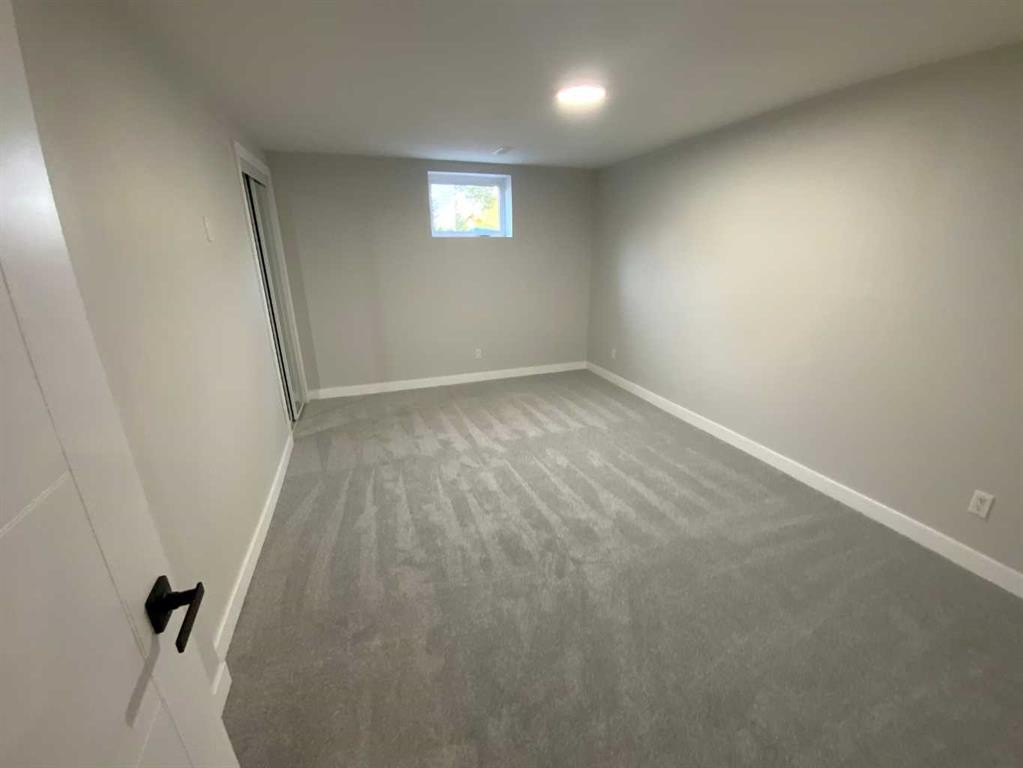 325 Aberdeen Avenue, Carbon, AB - Indoor