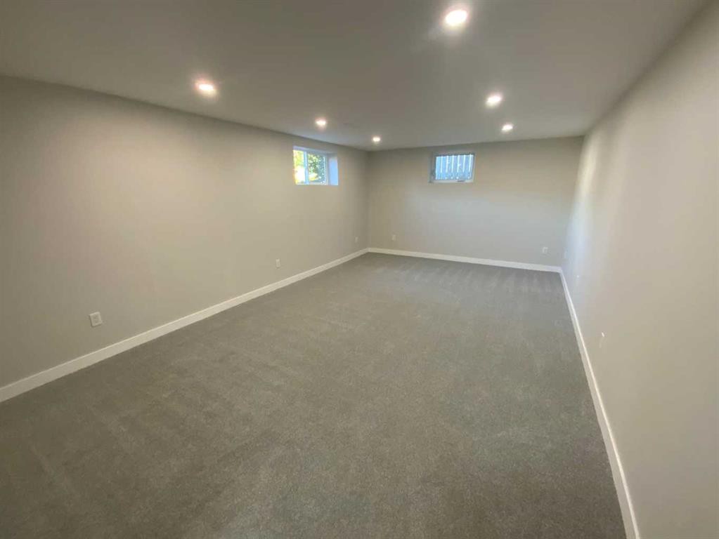 325 Aberdeen Avenue, Carbon, AB - Indoor Photo Showing Basement