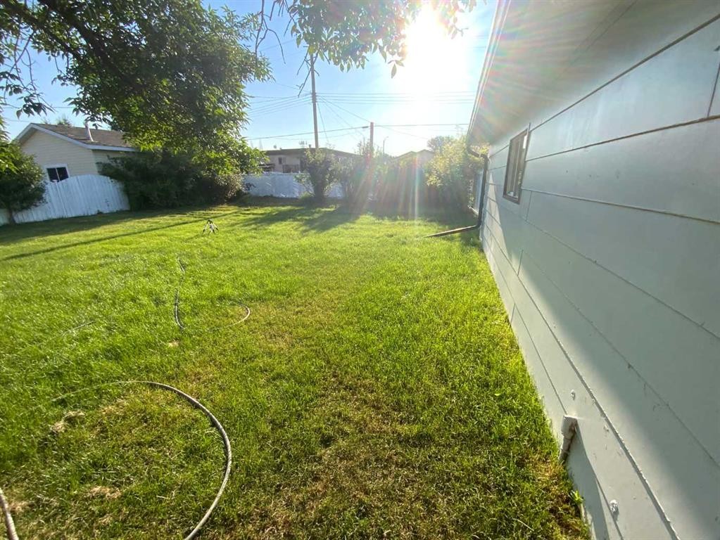 325 Aberdeen Avenue, Carbon, AB - Outdoor