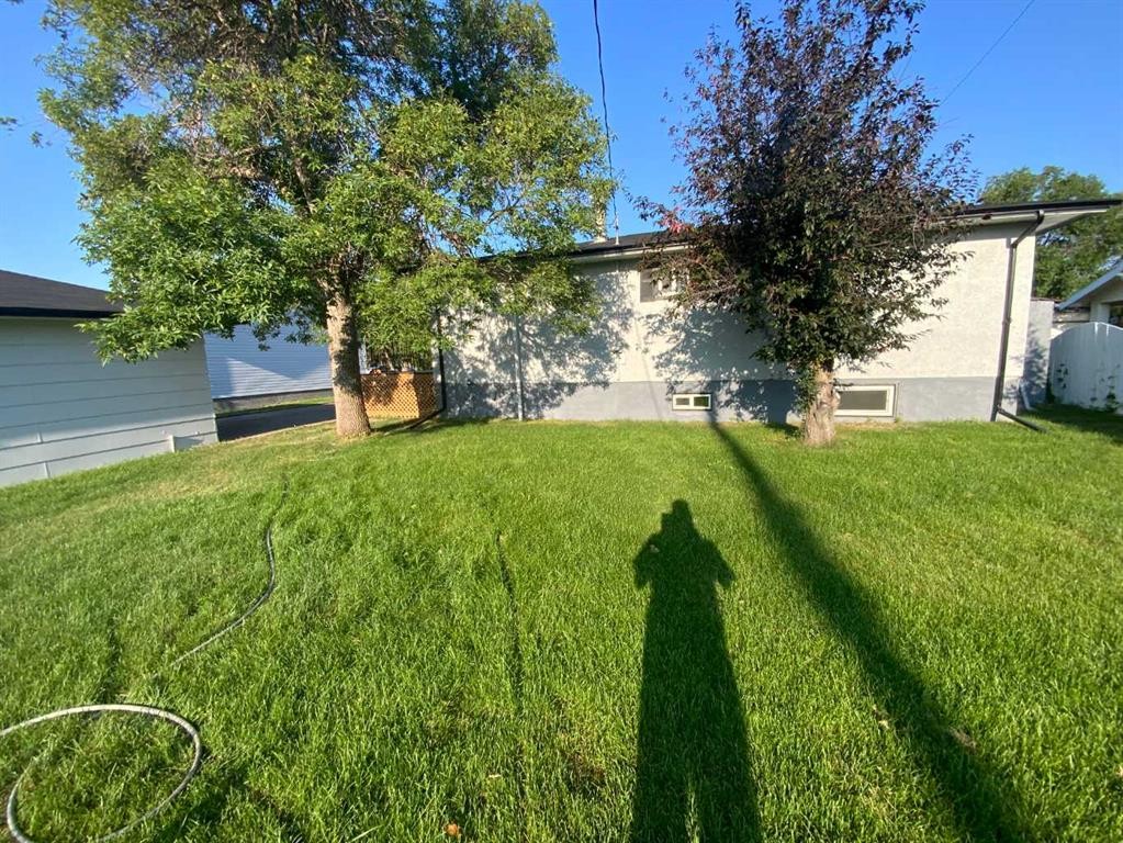 325 Aberdeen Avenue, Carbon, AB - Outdoor