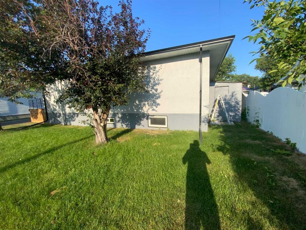 325 Aberdeen Avenue, Carbon, AB - Outdoor