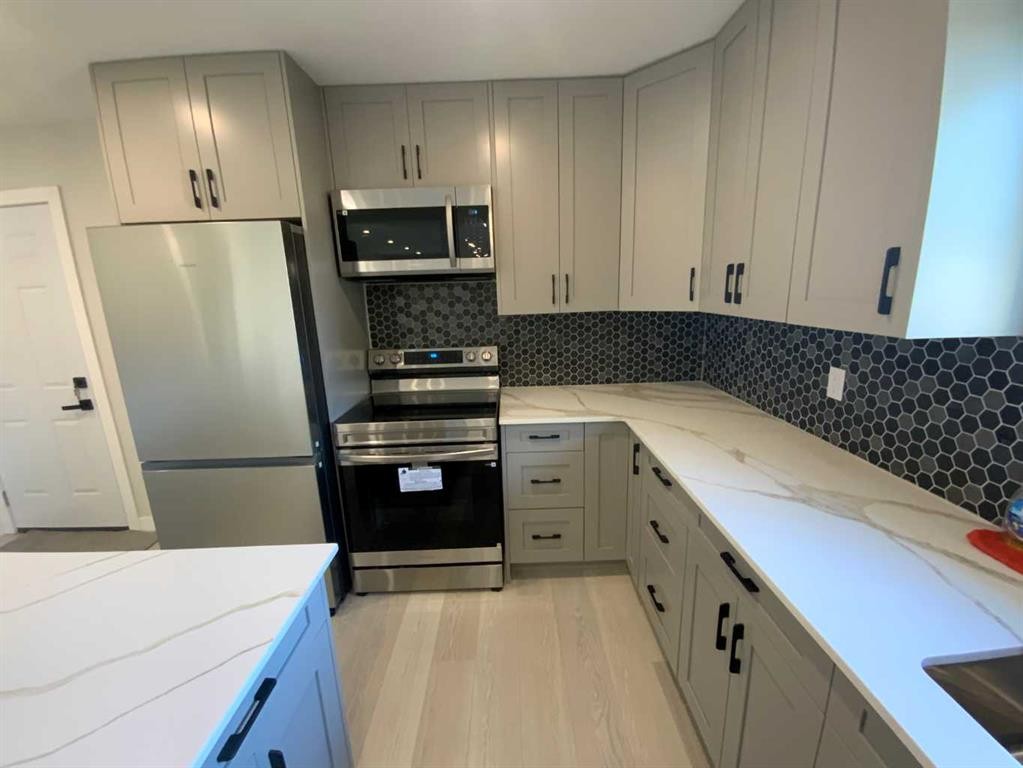 325 Aberdeen Avenue, Carbon, AB - Indoor Photo Showing Kitchen