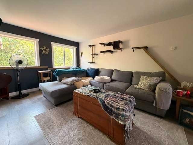 5412 49 A Avenue, Alix, AB - Indoor Photo Showing Living Room