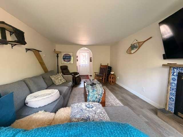 5412 49 A Avenue, Alix, AB - Indoor Photo Showing Living Room