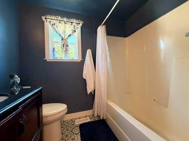5412 49 A Avenue, Alix, AB - Indoor Photo Showing Bathroom