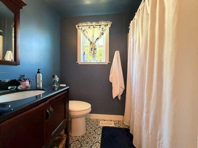 5412 49 A Avenue, Alix, AB - Indoor Photo Showing Bathroom