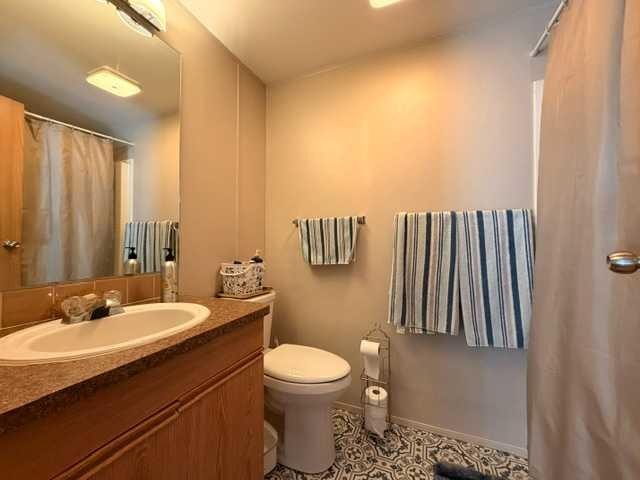 5412 49 A Avenue, Alix, AB - Indoor Photo Showing Bathroom