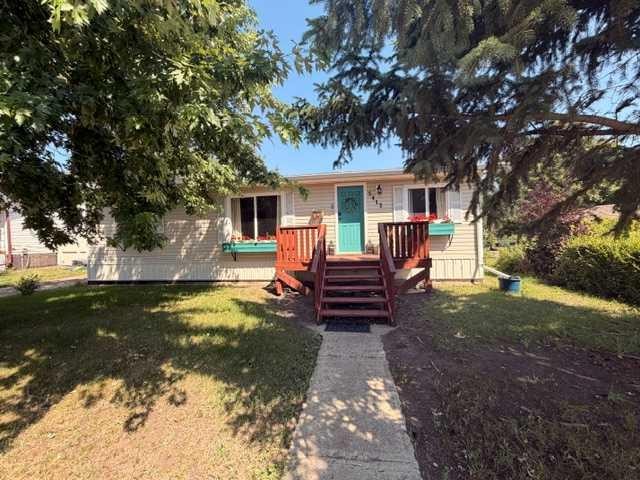 5412 49 A Avenue, Alix, AB - Outdoor