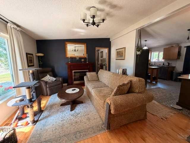 5412 49 A Avenue, Alix, AB - Indoor Photo Showing Living Room