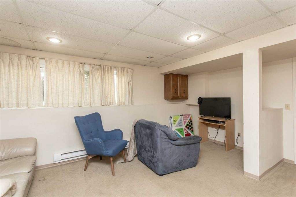 10 Valley Crescent, Lacombe, AB - Indoor