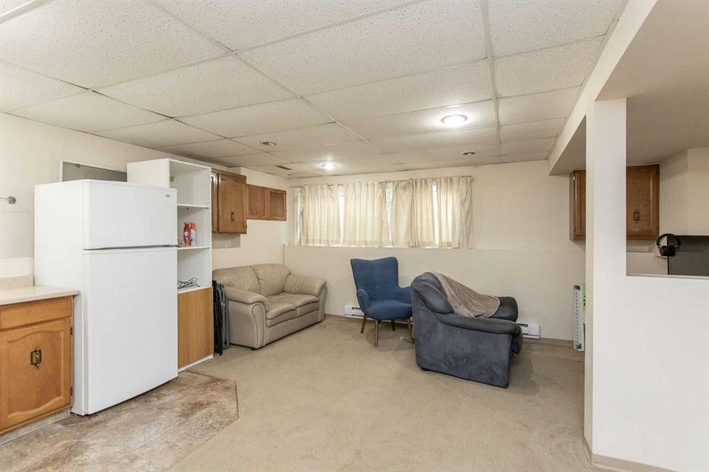 10 Valley Crescent, Lacombe, AB - Indoor Photo Showing Other Room