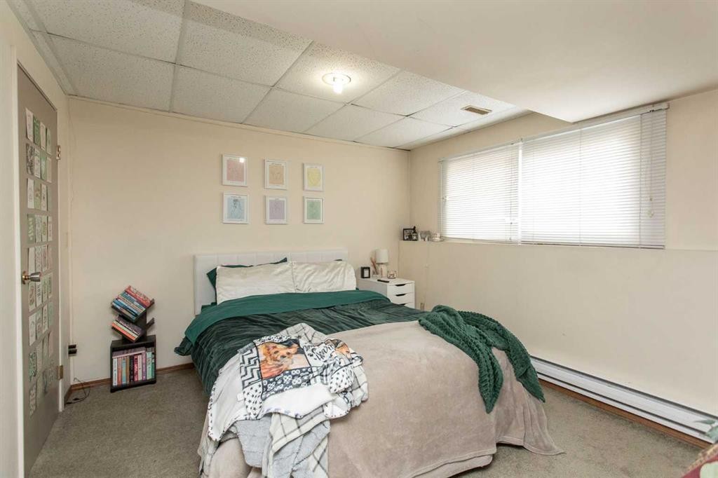 10 Valley Crescent, Lacombe, AB - Indoor Photo Showing Bedroom